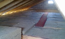 Характеристики минваты и технология утепления потолка в частном деревянном доме
