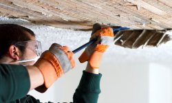 Как выровнять потолок своими руками в частном деревянном доме