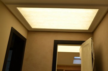 Монтаж, стоимость и фото прозрачного натяжного потолка со светодиодной подсветкой
