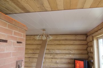 Выравнивание потолка в деревянном частном доме своими руками