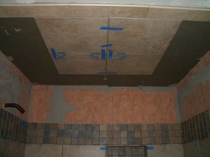 монтаж плитки на потолок